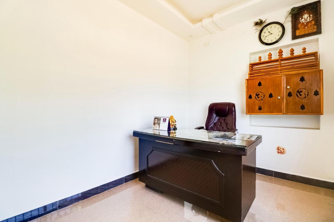 Hotel Oyo 68320 Bgr Residency Tirupati Esterno foto