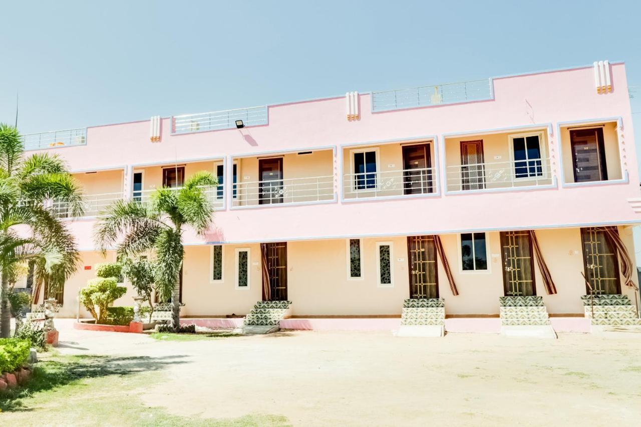 Hotel Oyo 68320 Bgr Residency Tirupati Esterno foto
